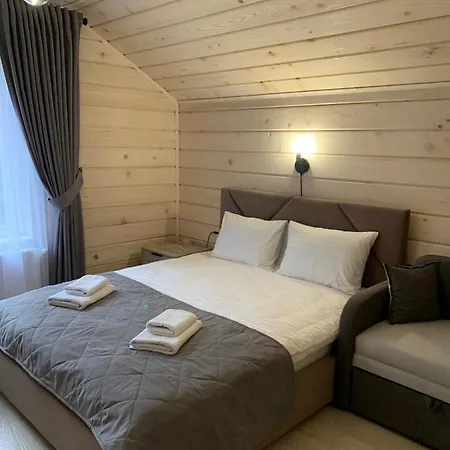 Dykyi Med Hotel *