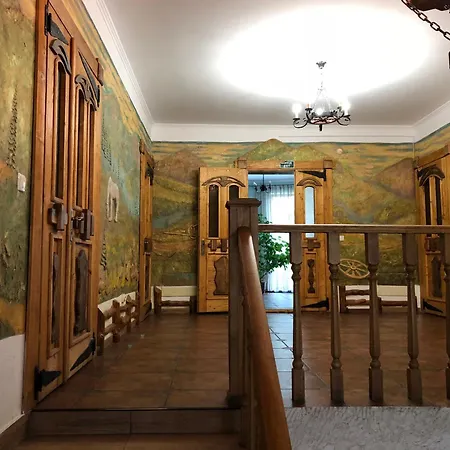 Dykyi Med Hotel Tatariv