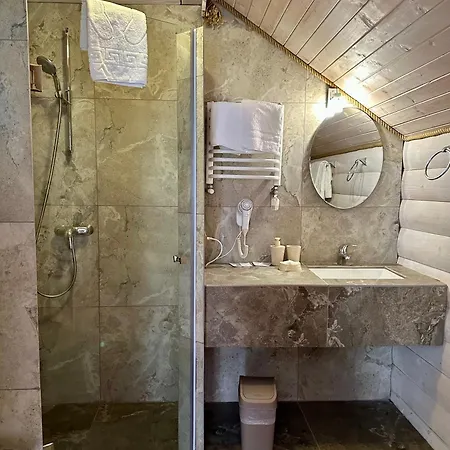 Hotel Dykyi Med *
