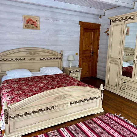 Dykyi Med Hotel Tatariv