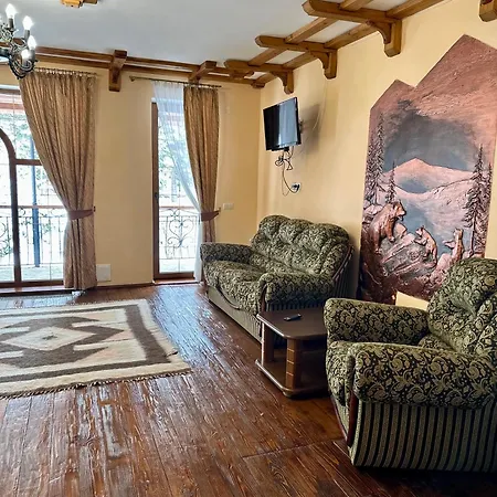 Dykyi Med Hotel Tatariv