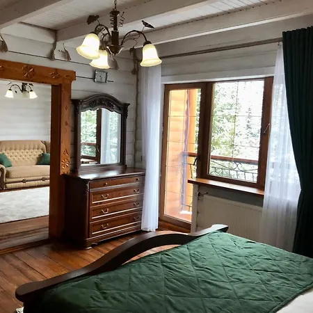 Dykyi Med Hotel *