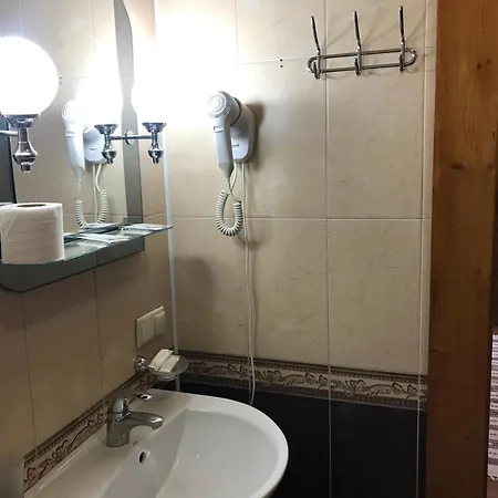 Dykyi Med Hotel