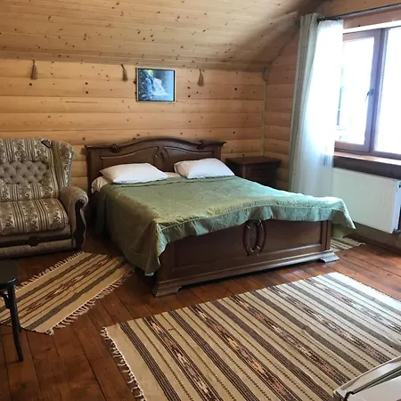 Dykyi Med Hotel *