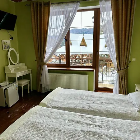 Dykyi Med Hotel Tatariv