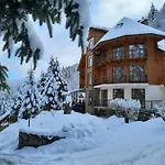 Dykyi Med Hotel