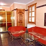 Dykyi Med Hotel *