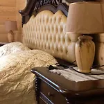 Dykyi Med Hotel