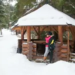 Dykyi Med Hotel *