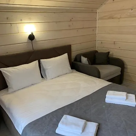 Dykyi Med Hotel Tatariv